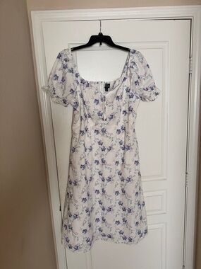 Floral Puff-Sleeve Mini Dress in Cream and Blue